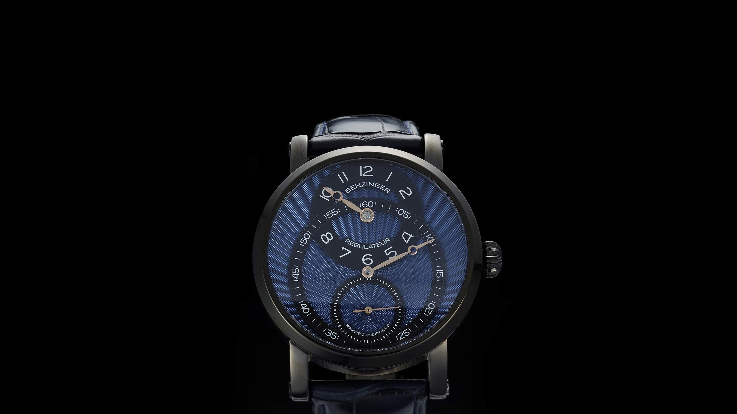 Benzinger Uhr Regulateur Blue DLC Frontal
